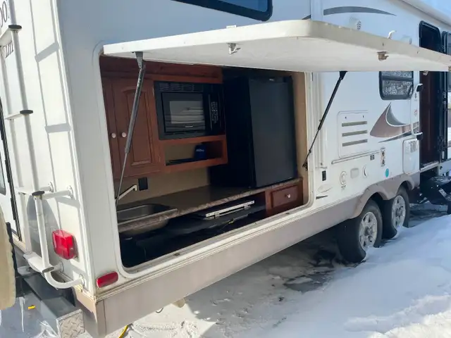 2011 Forest River 28ft 5th wheel camper - Photo 3