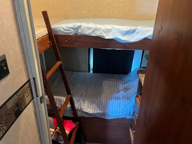 2011 Forest River 28ft 5th wheel camper - Photo 7