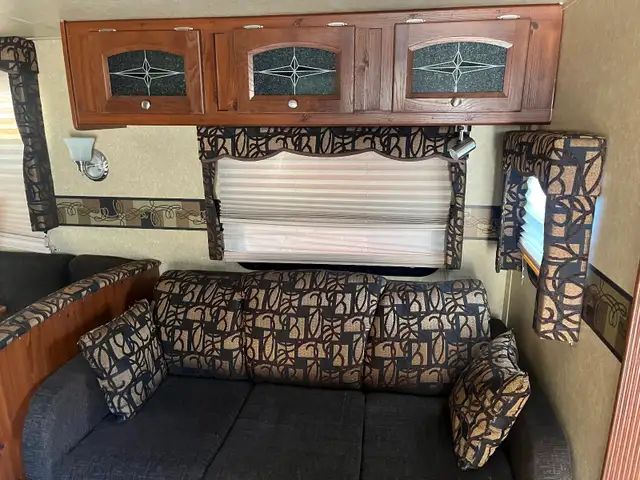 2011 Forest River 28ft 5th wheel camper - Photo 8