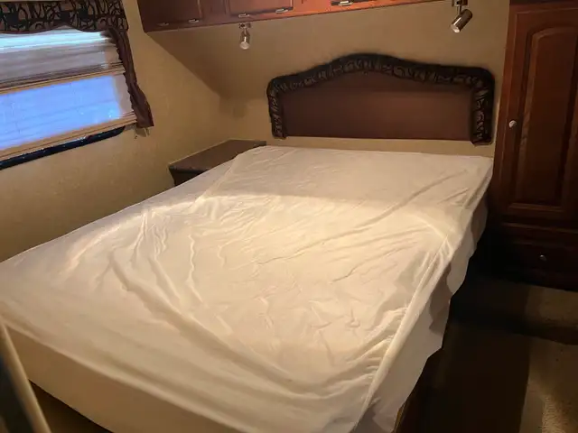 2011 Forest River 28ft 5th wheel camper - Photo 9