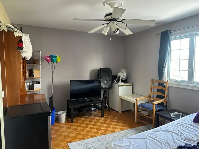 chambre a louer dans  jolie maison avec cour arrière - Photo 3