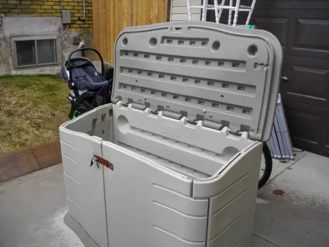 large deck box first $80 cash takes it - Photo 2