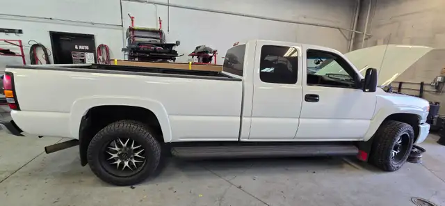 2006 GMC SIERRA 3500HD 6.6L DIESEL LBZ - FOR SALE!