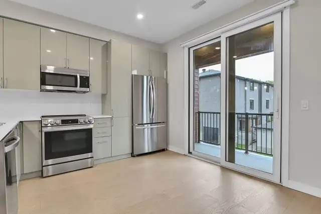 2 Beds 2.5 Baths Townhouse - Photo 3