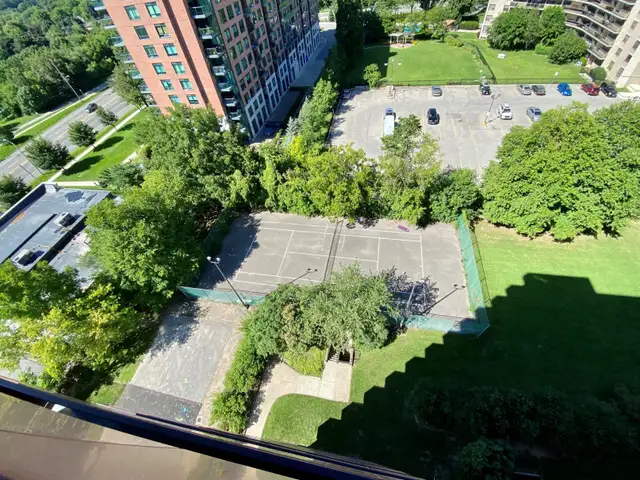 Fully Renovated 2 Bedroom Large, 2 Bath for Rent in Etobicoke! - Photo 14