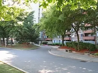 Fully Renovated 2 Bedroom Large, 2 Bath for Rent in Etobicoke! - Photo 15