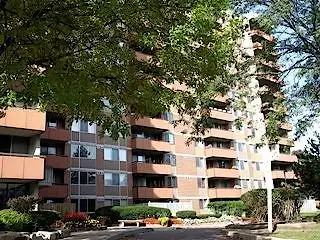 Fully Renovated 2 Bedroom Large, 2 Bath for Rent in Etobicoke! - Photo 16