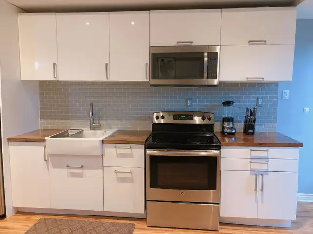 North york clean and bright private unit(1 1) Female house