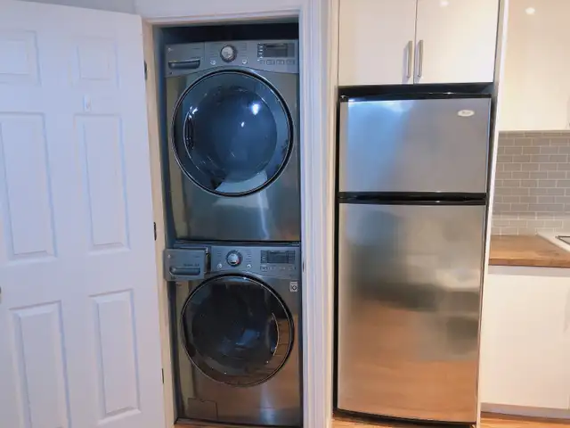 North york clean and bright private unit(1 1) Female house - Photo 6