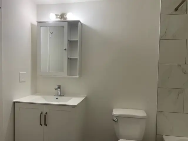 Superbe logement 3 1/2 demi sous-sol rénové Juillet - Photo 8