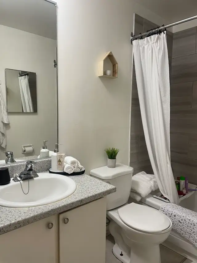 Superbe loft 1 1/2 1er étage Charlesbourg  JUILLET - Photo 4