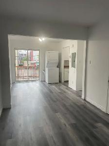 Superbe 2 1/2 style loft,  Marie Incarnation Juillet rénové !