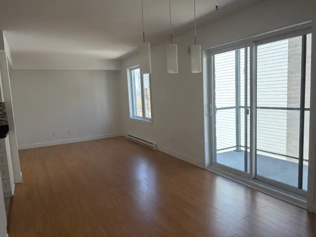 Superbe grand 3 1/2 style condo Ste-Foy Air Clim, Libre - Photo 3