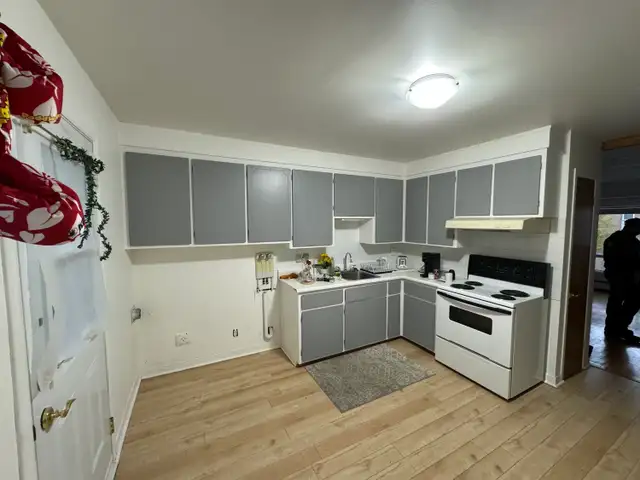 Très grand beau 4 1/2, Ave. du Colisée, rénové, chauffé, - Photo 2