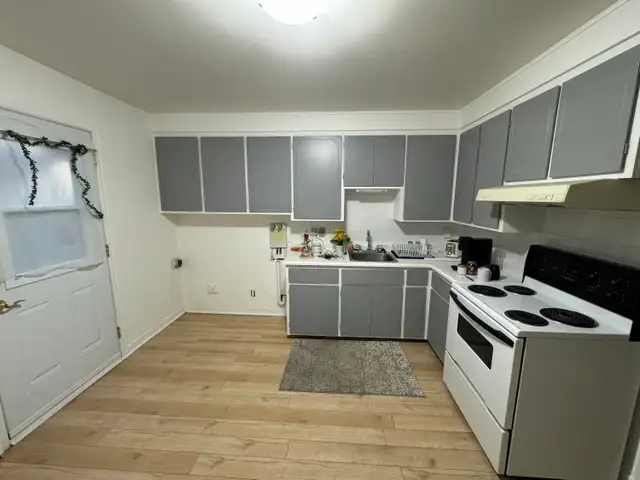 Très grand beau 4 1/2, Ave. du Colisée, rénové, chauffé, - Photo 3