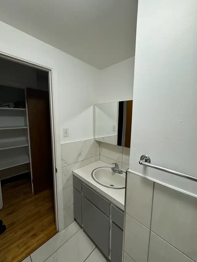 Très grand beau 4 1/2, Ave. du Colisée, rénové, chauffé, - Photo 11