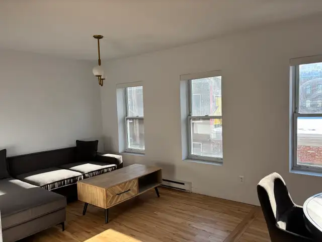 Superbe 3 1/2 rénové à neuf, meublé tout inclus LIBRE - Photo 3