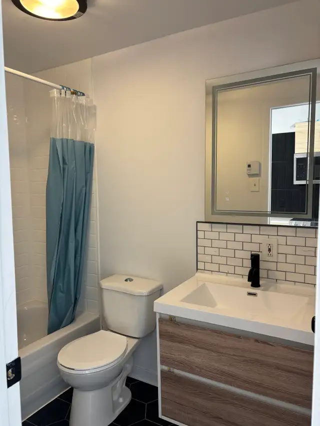 Superbe 3 1/2 rénové à neuf, meublé tout inclus LIBRE - Photo 6