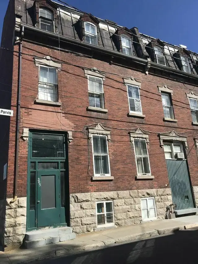 Superbes studio, Rénové, centre-ville tout inclus juillet