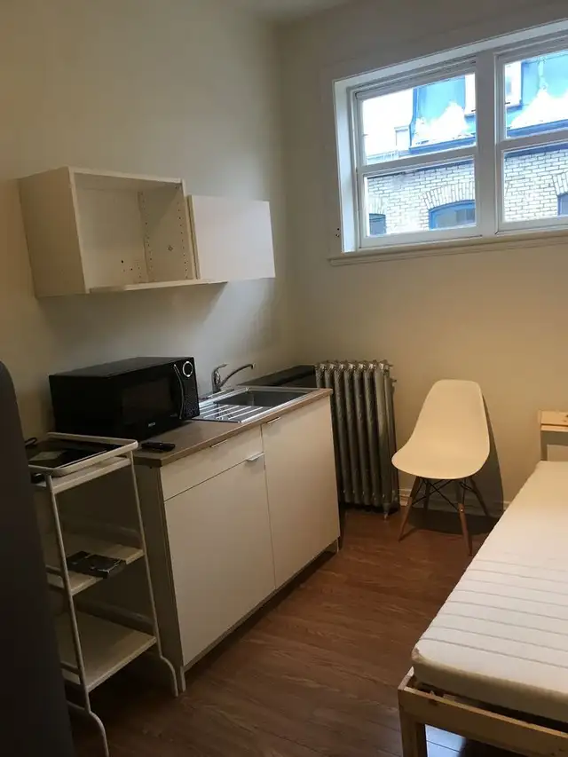 Superbes studio, Rénové, centre-ville tout inclus juillet - Photo 3