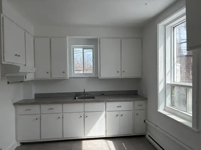 Très beau 4 1/2 Limoilou, rénové, LIBRE - Photo 2