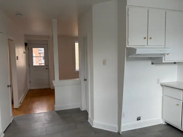 Très beau 4 1/2 Limoilou, rénové, LIBRE - Photo 4