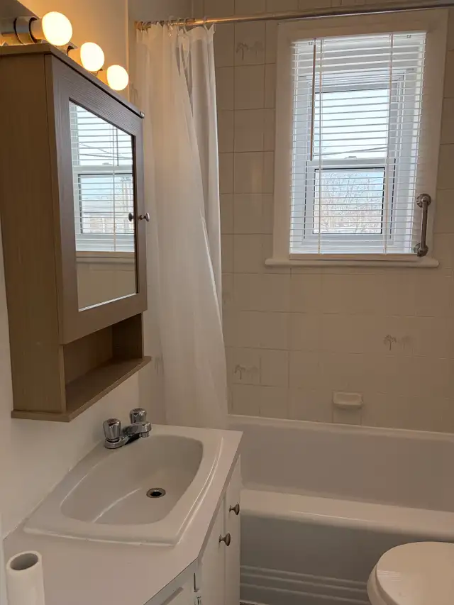 Très beau 4 1/2 Limoilou, rénové, LIBRE - Photo 11