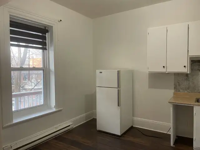 Beau studio 1 1/2 2e étage, semi-meublé Boul. René-Lévesque - Photo 4