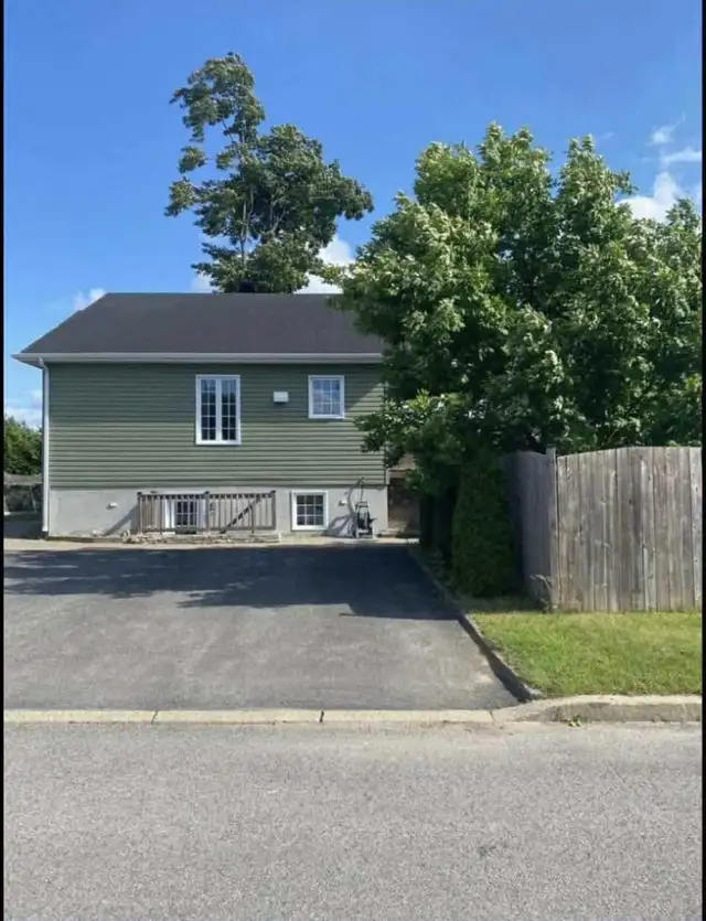 Très grand et beau 3 1/2, St-Émile demi sous-sol LIBRE - Photo 8