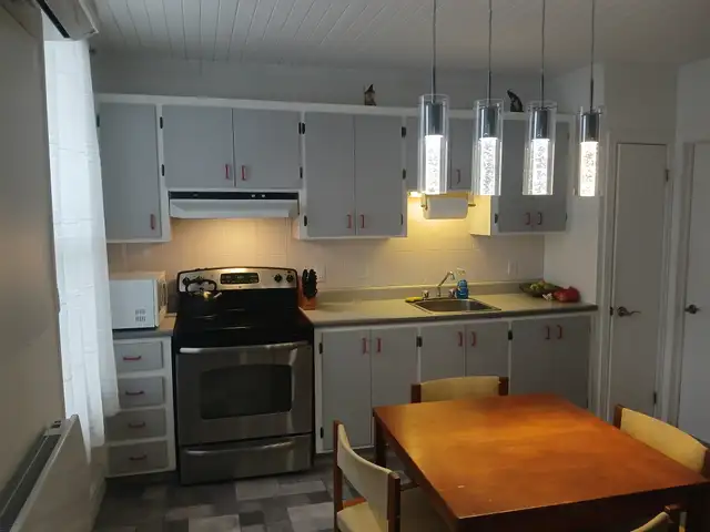 Très beau 4 1/2 1er étage, Saint-Sauveur, Air clim, Juillet - Photo 2