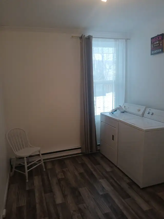 Très beau 4 1/2 1er étage, Saint-Sauveur, Air clim, Juillet - Photo 9