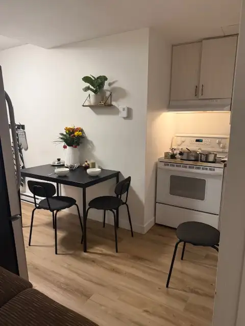 Très beau 3 1/2 Charlesbourg/Limoilou, WIFI tout-inclus. - Photo 2