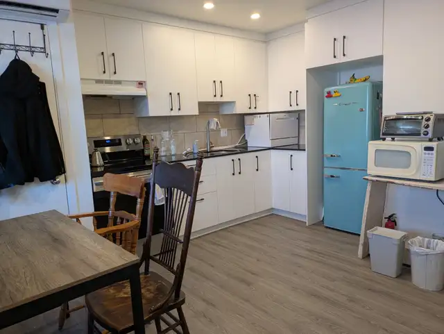 Beau grand 4 1/2, Ste-Anne-de-Beaupré, 2 parkings, Juillet - Photo 2