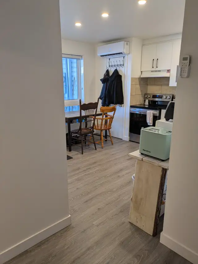 Beau grand 4 1/2, Ste-Anne-de-Beaupré, 2 parkings, Juillet - Photo 5