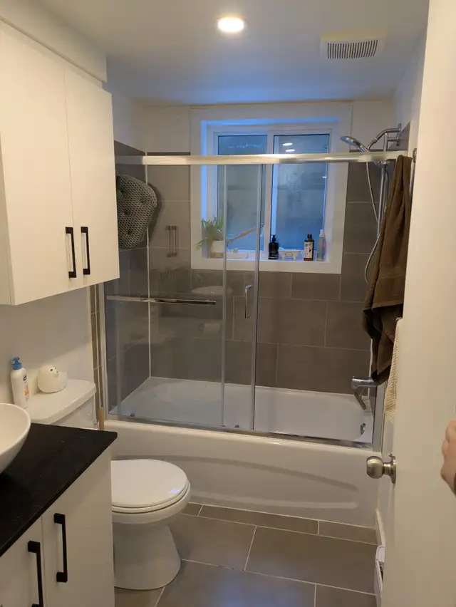 Beau grand 4 1/2, Ste-Anne-de-Beaupré, 2 parkings, Juillet - Photo 7