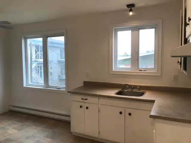 Beau grand 4 1/2, rue Vigie Lévis, juillet, - Photo 3