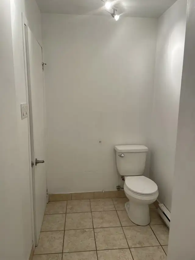 Très grand 5 1/2 Saint-Sauveur, Rénové, Libre - Photo 13