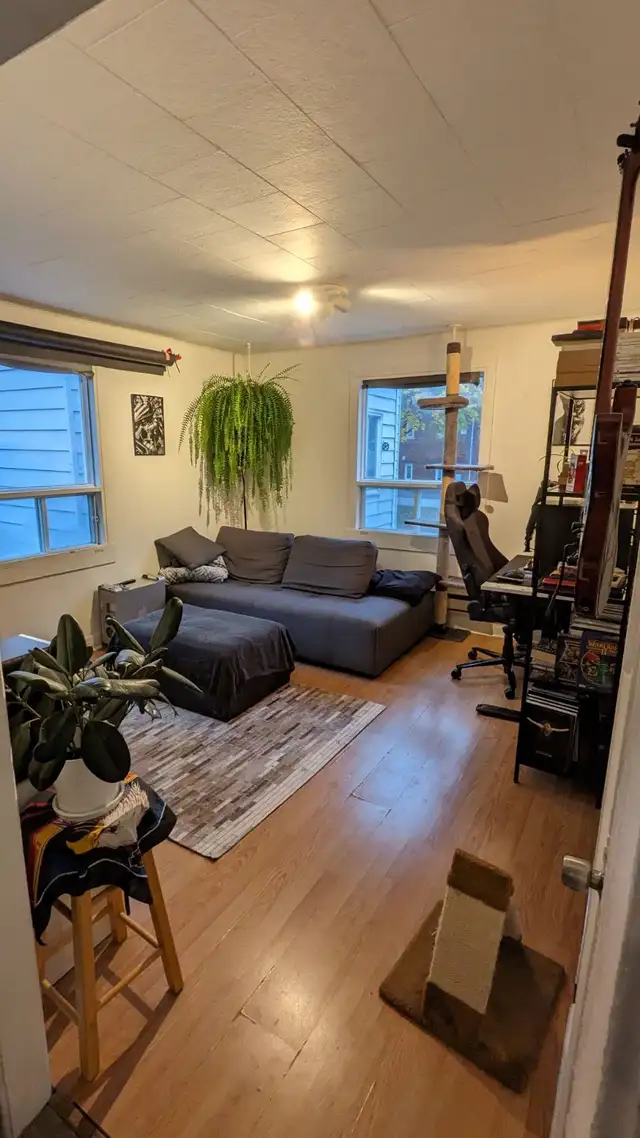 Beau 3 1/2 2e étage Limoilou juillet - Photo 3