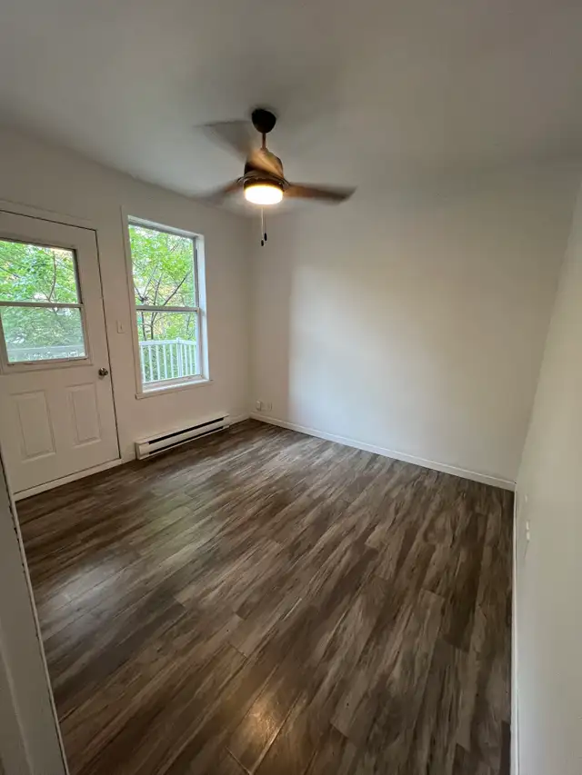 Très beau grand 3 1/2, Limoilou 1er étage Juillet - Photo 5