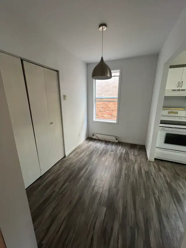 Très beau grand 3 1/2, Limoilou 1er étage Juillet - Photo 8