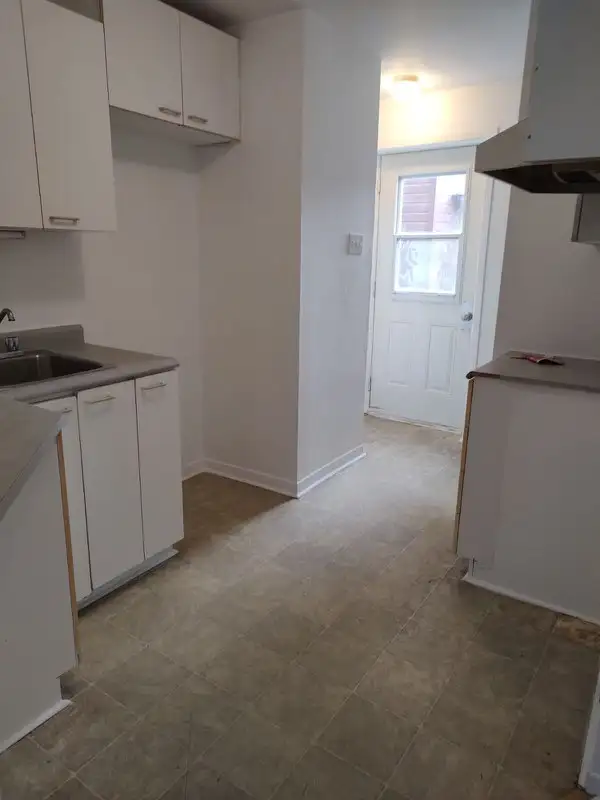 Très beau grand 3 1/2 Montmorency Juillet