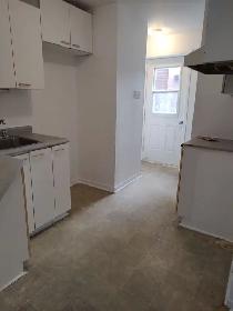 Très beau grand 3 1/2 Montmorency Juillet