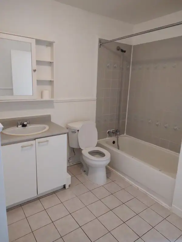 Très beau grand 3 1/2 Montmorency Juillet - Photo 12