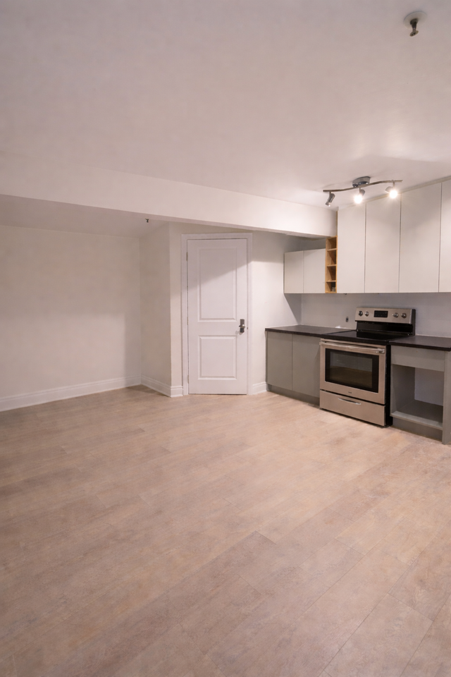 Magnifique studio 1 1/2 refait à neuf, Limoilou WIFI PROMO!