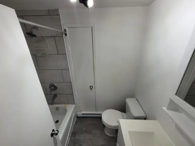 Très beau 4 1/2, Limoilou, demi sous-sol Rénové JUILLET - Photo 8