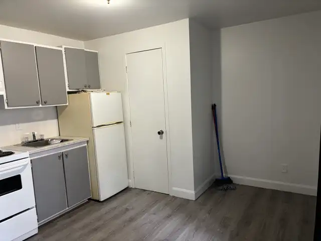 Beau grand studio 1 1/2, St-Roch, JUILLET WIFI - Photo 3