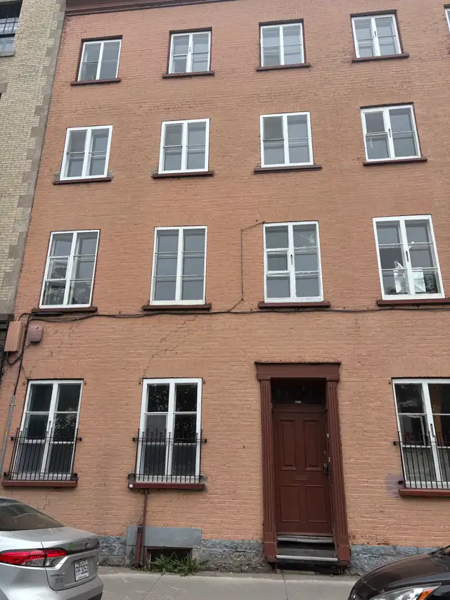 Très beau grand 3 1/2, Vieux-Port Libre MEUBLÉ