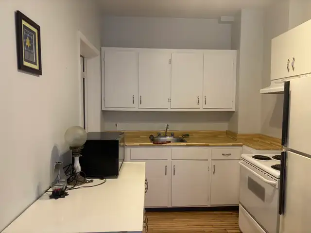 Très beau grand 3 1/2, Vieux-Port Libre MEUBLÉ - Photo 2