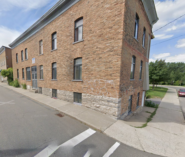 Beau grand 4 1/2, St-Saveur, parking Juillet