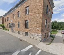 Beau grand 4 1/2, St-Saveur, parking Juillet